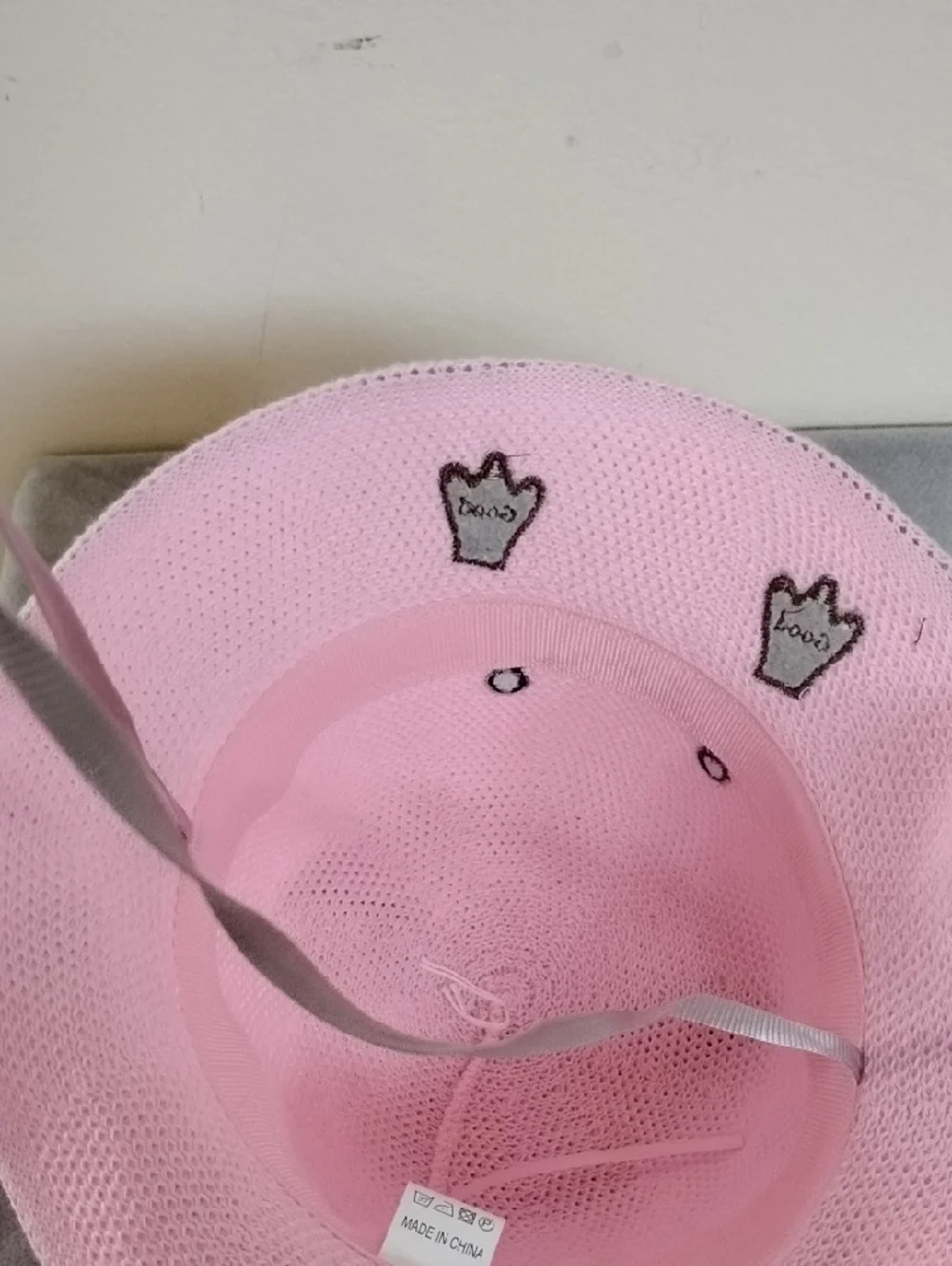 D- NWOT Pink Frog Bucket Hat - Cute Smiley Design